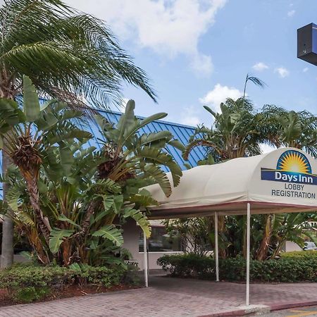Days Inn By Wyndham West Palm Beach Exteriér fotografie