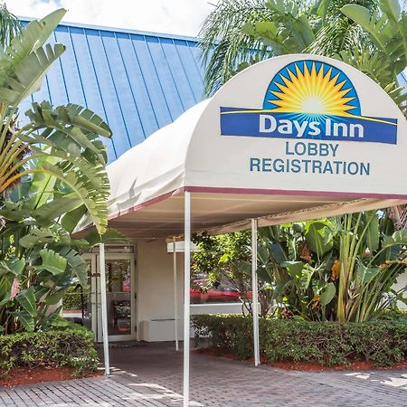 Days Inn By Wyndham West Palm Beach Exteriér fotografie
