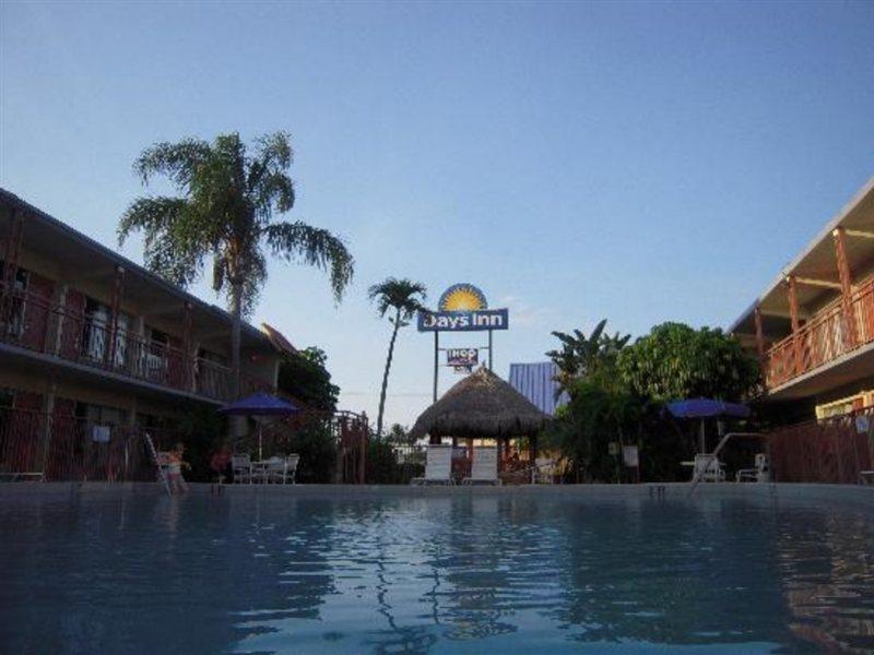 Days Inn By Wyndham West Palm Beach Exteriér fotografie