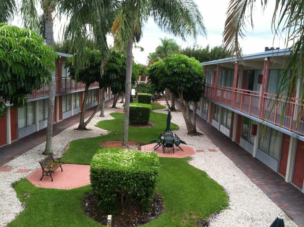 Days Inn By Wyndham West Palm Beach Exteriér fotografie