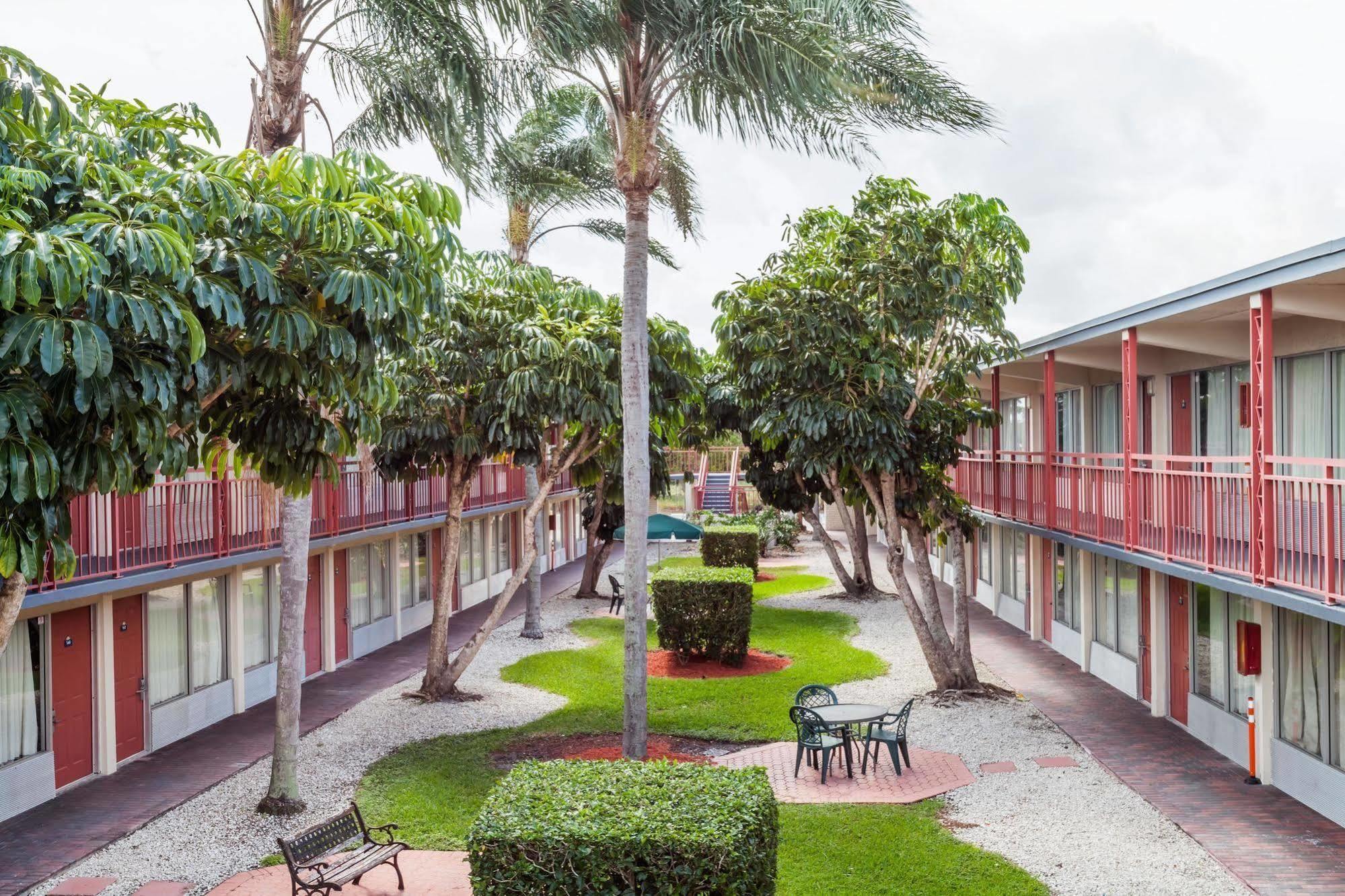 Days Inn By Wyndham West Palm Beach Exteriér fotografie