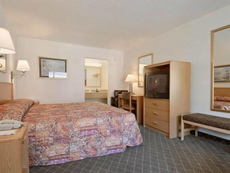 Days Inn By Wyndham West Palm Beach Exteriér fotografie
