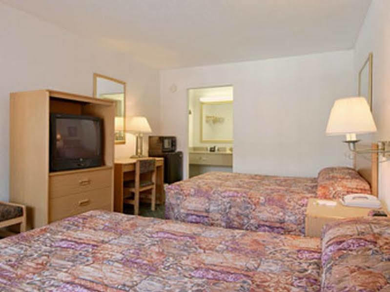 Days Inn By Wyndham West Palm Beach Exteriér fotografie