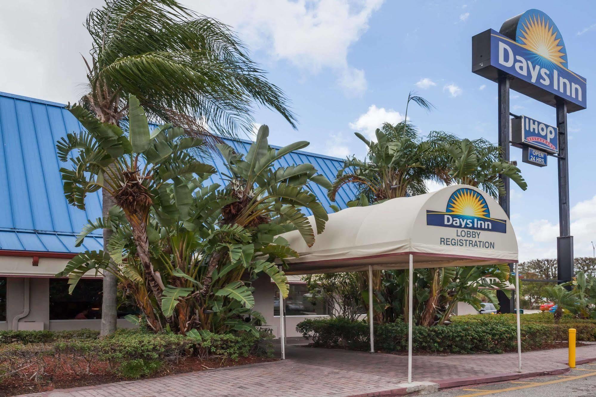Days Inn By Wyndham West Palm Beach Exteriér fotografie