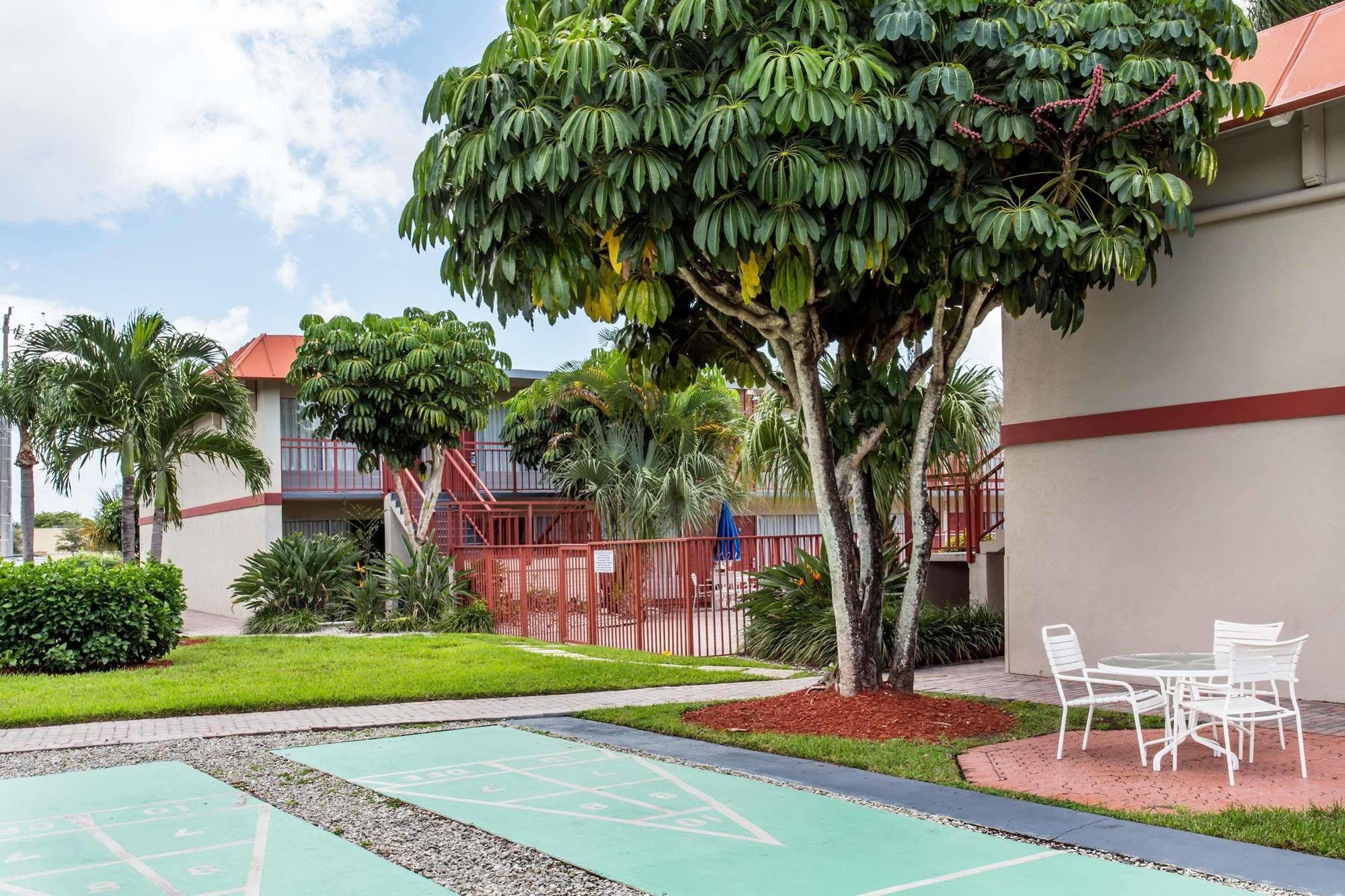 Days Inn By Wyndham West Palm Beach Exteriér fotografie