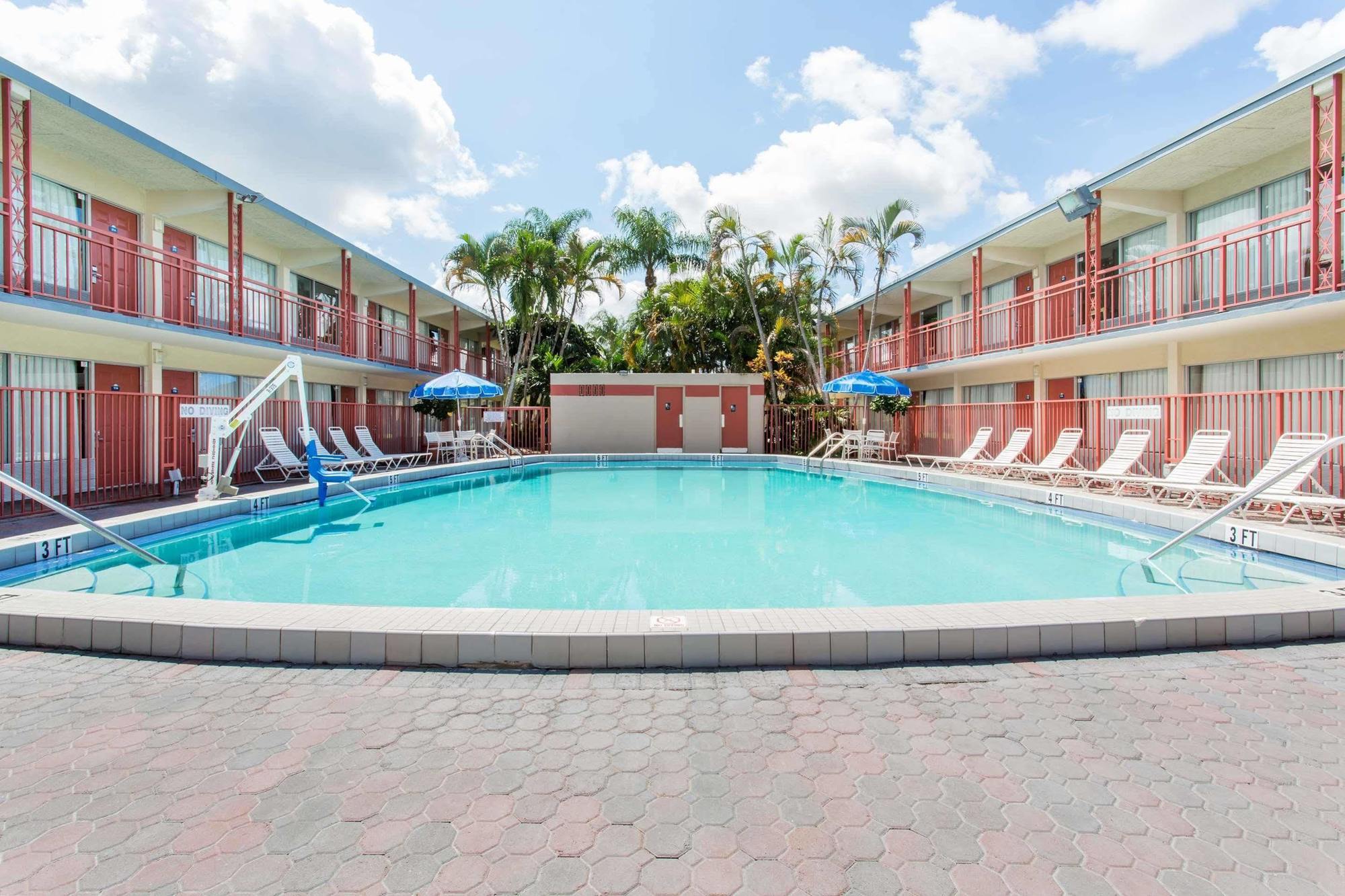 Days Inn By Wyndham West Palm Beach Exteriér fotografie